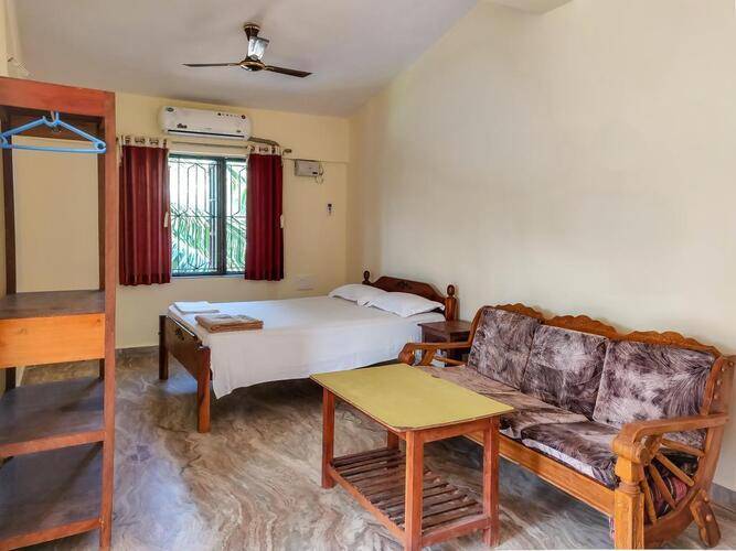 Morjim Sunset Guest House