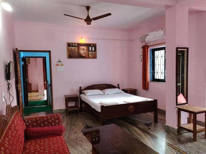 Morjim Sunset Guest House