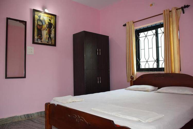Morjim Sunset Guest House