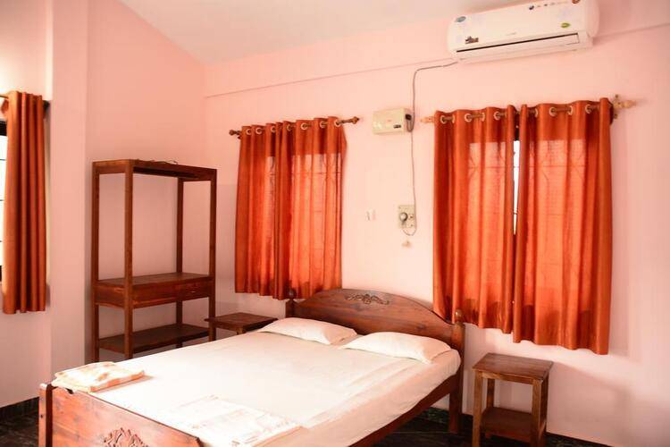 Morjim Sunset Guest House