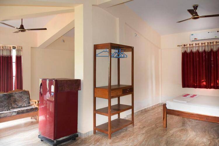 Morjim Sunset Guest House