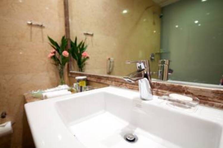 Howard Johnson Paragon Hotel