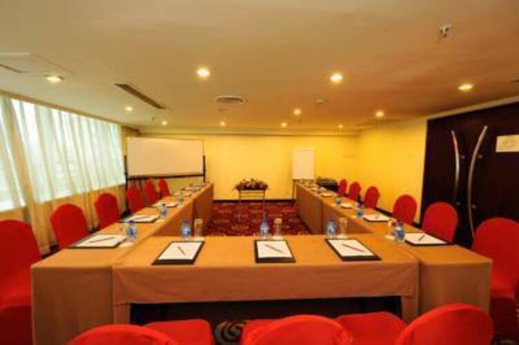 Howard Johnson Paragon Hotel