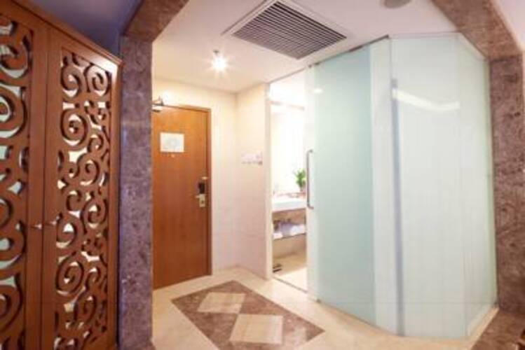Howard Johnson Paragon Hotel