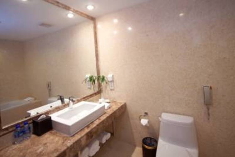 Howard Johnson Paragon Hotel