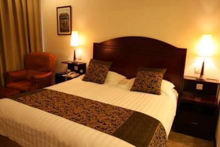 Howard Johnson Paragon Hotel
