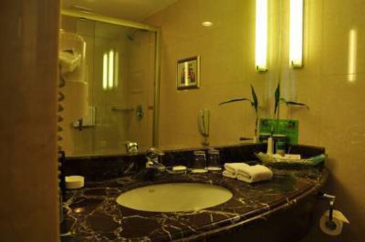 Howard Johnson Paragon Hotel
