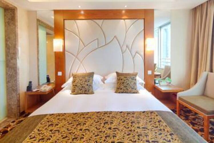 Howard Johnson Paragon Hotel
