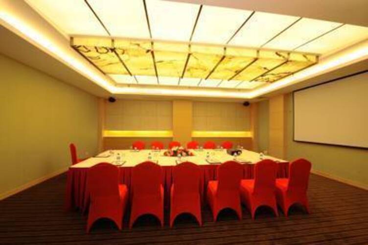 Howard Johnson Paragon Hotel
