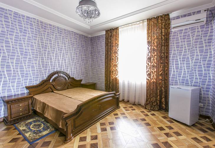 Отель Кристал