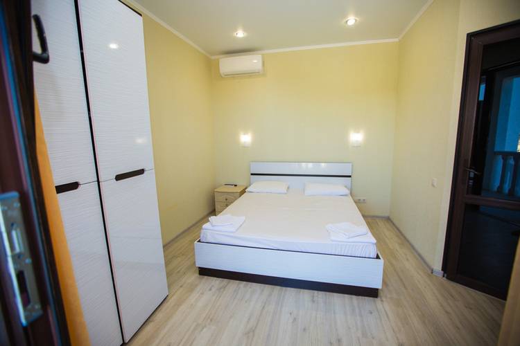 Гостевой Дом Белый (White Hotel)