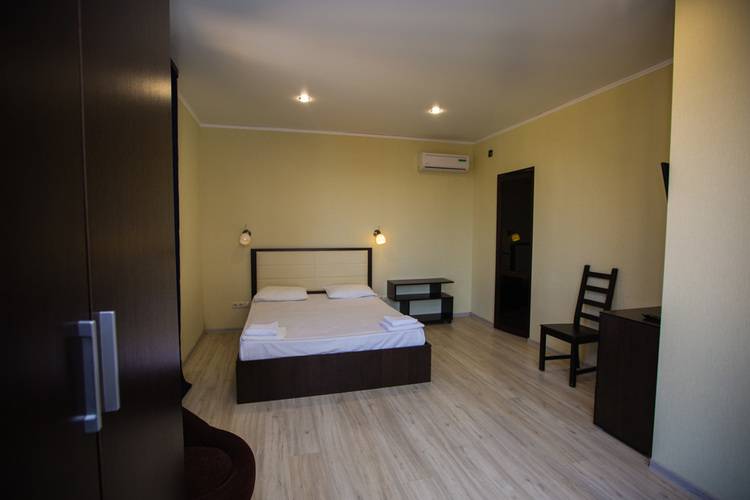 Гостевой Дом Белый (White Hotel)
