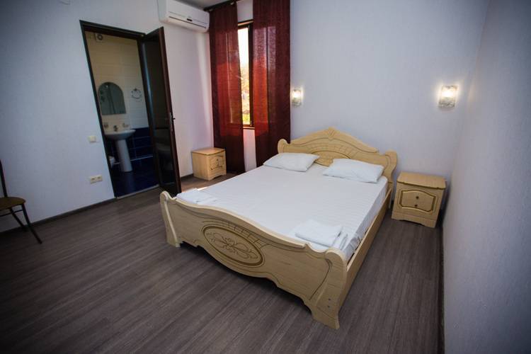 Гостевой Дом Белый (White Hotel)