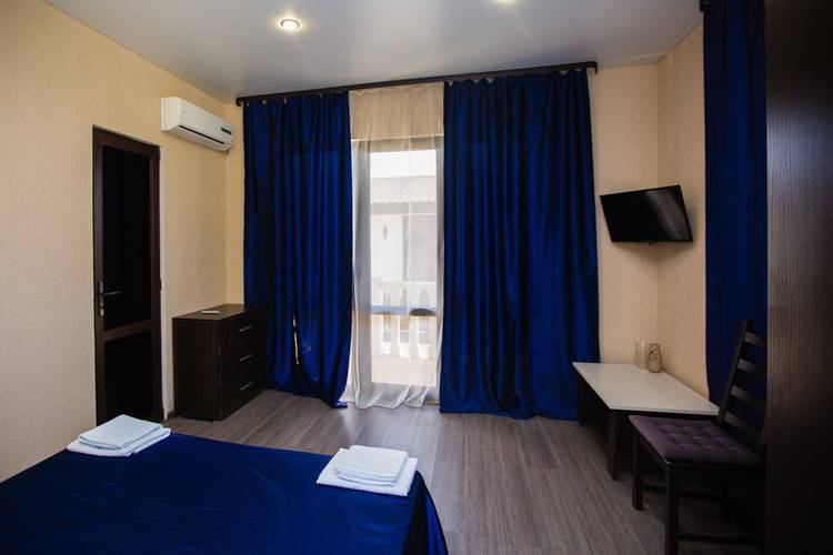 Гостевой Дом Белый (White Hotel)