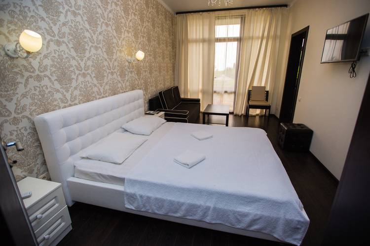 Гостевой Дом Белый (White Hotel)