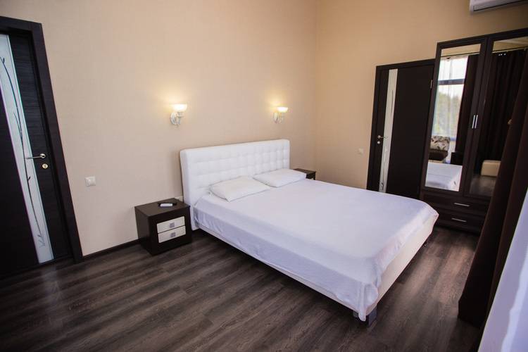 Гостевой Дом Белый (White Hotel)