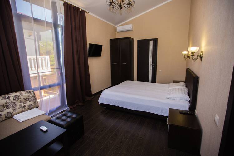Гостевой Дом Белый (White Hotel)
