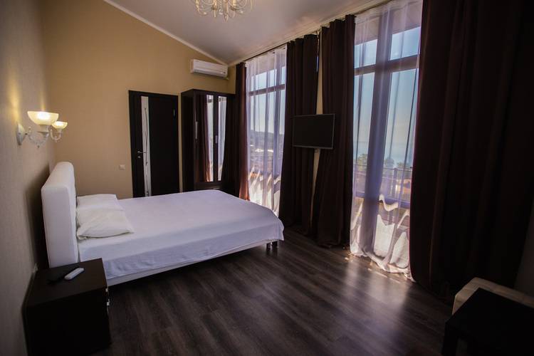 Гостевой Дом Белый (White Hotel)