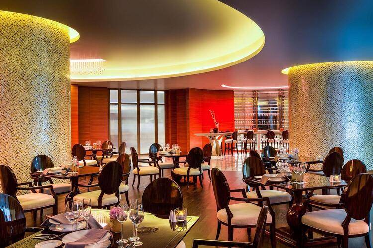 Bab Al Qasr Hotel
