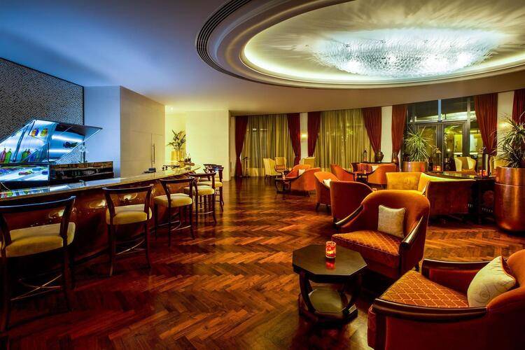 Bab Al Qasr Hotel