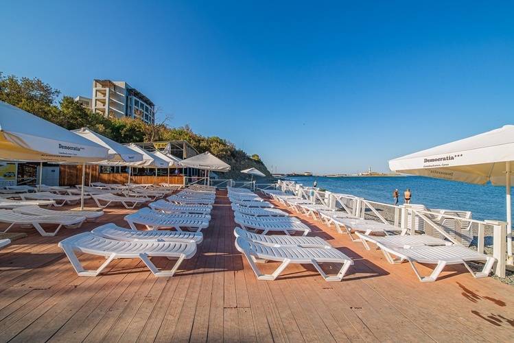 Democratia Ultra All Inclusive