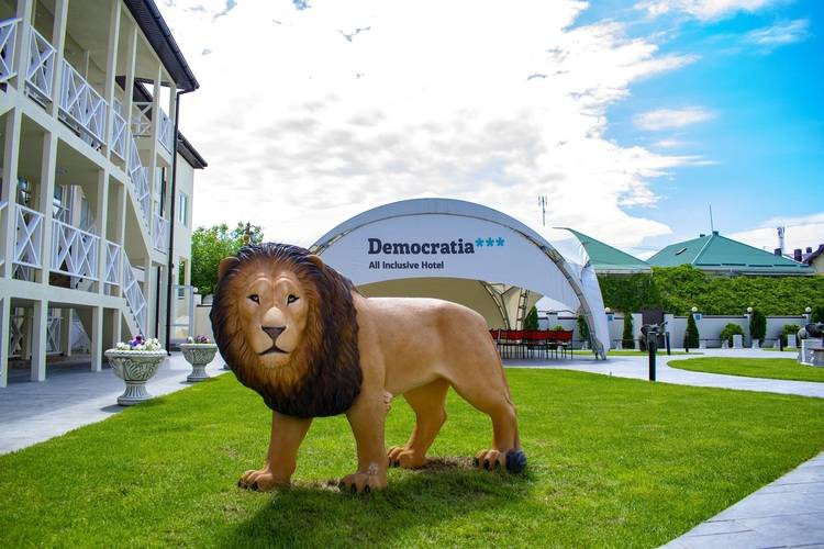 Democratia Ultra All Inclusive