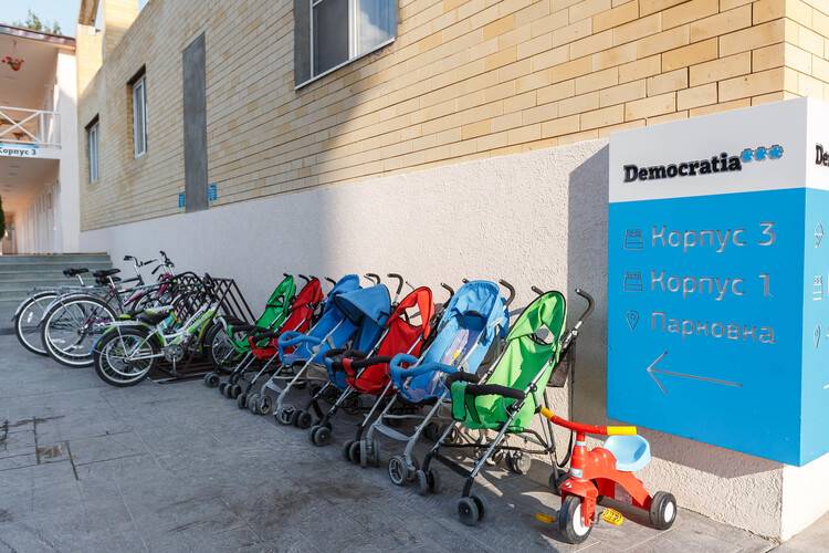 Democratia Ultra All Inclusive