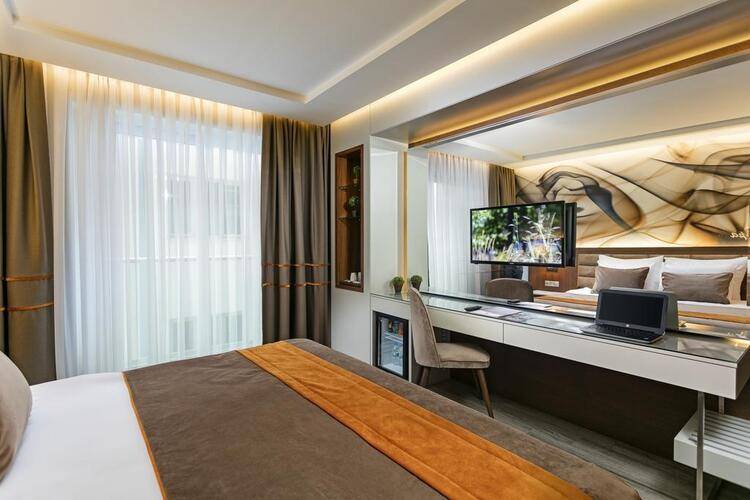 B Business Hotel & Spa
