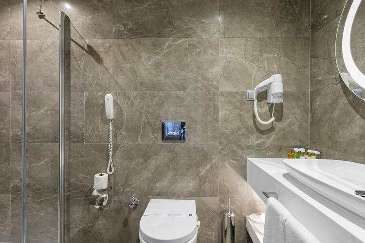 B Business Hotel & Spa