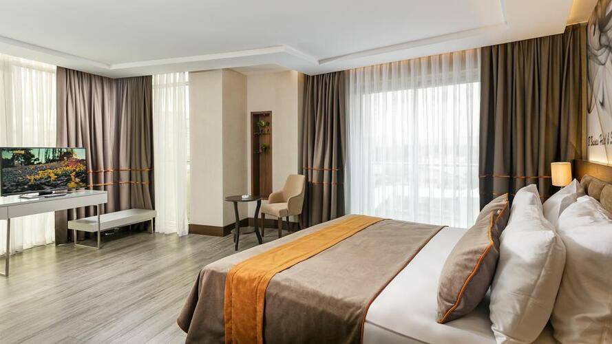B Business Hotel & Spa