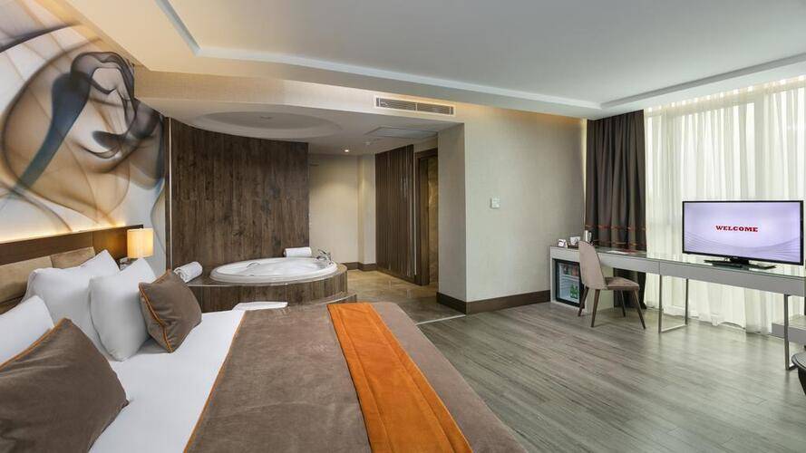 B Business Hotel & Spa