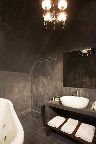 Diamond Suites