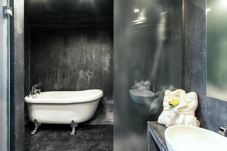 Diamond Suites