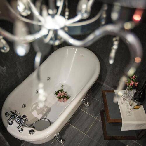Diamond Suites