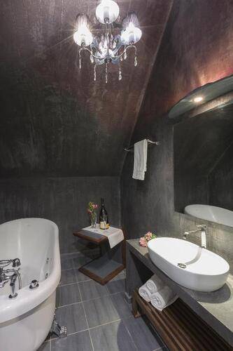 Diamond Suites