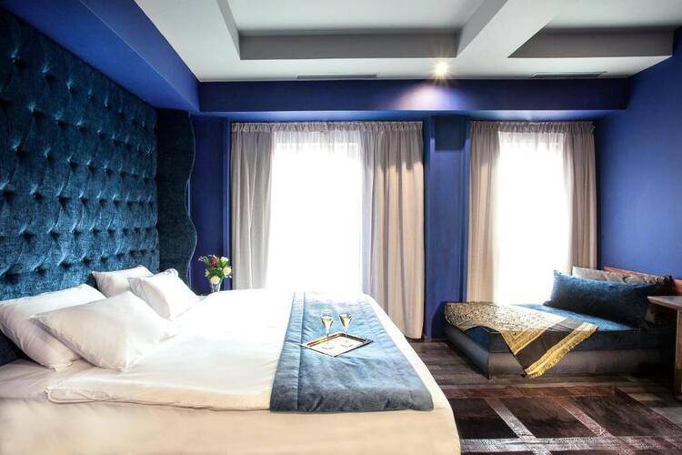 Diamond Suites