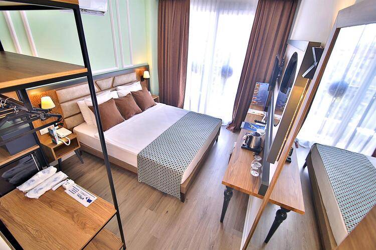 Club Big Blue Suite Hotel