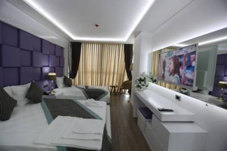 Elips Royal Hotel