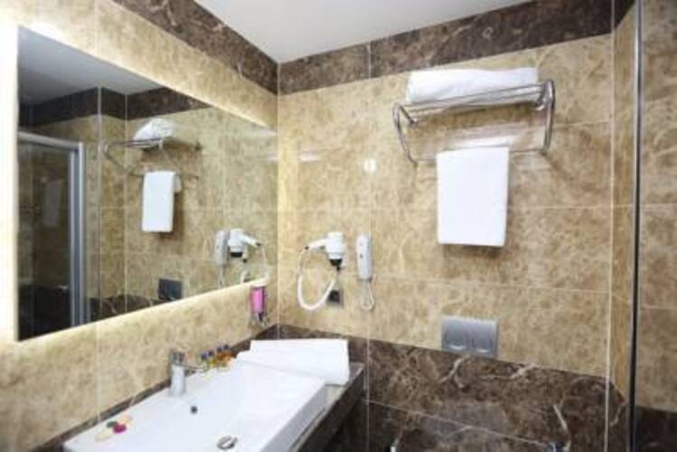 Elips Royal Hotel