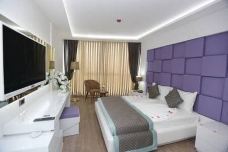 Elips Royal Hotel