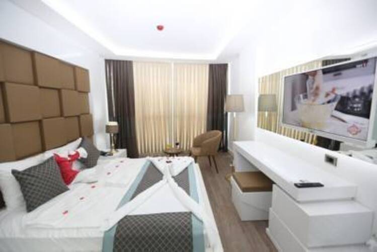 Elips Royal Hotel