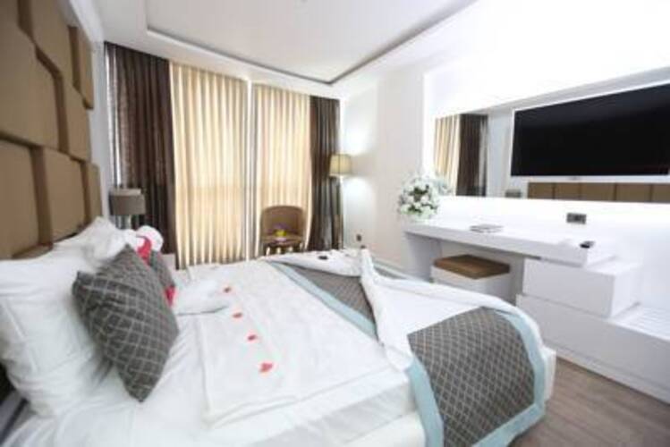 Elips Royal Hotel