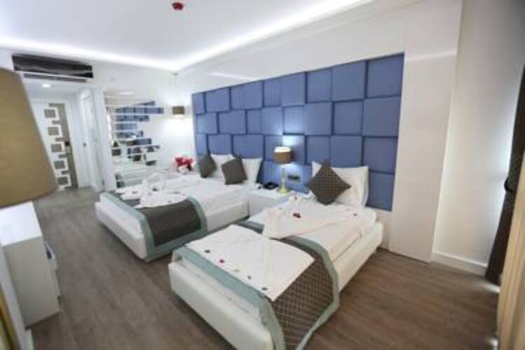 Elips Royal Hotel