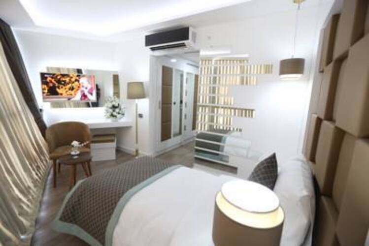 Elips Royal Hotel