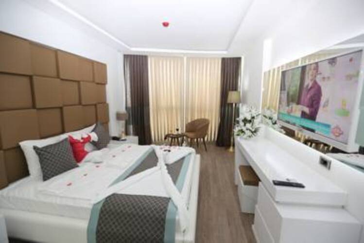 Elips Royal Hotel