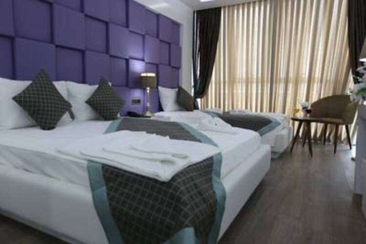 Elips Royal Hotel
