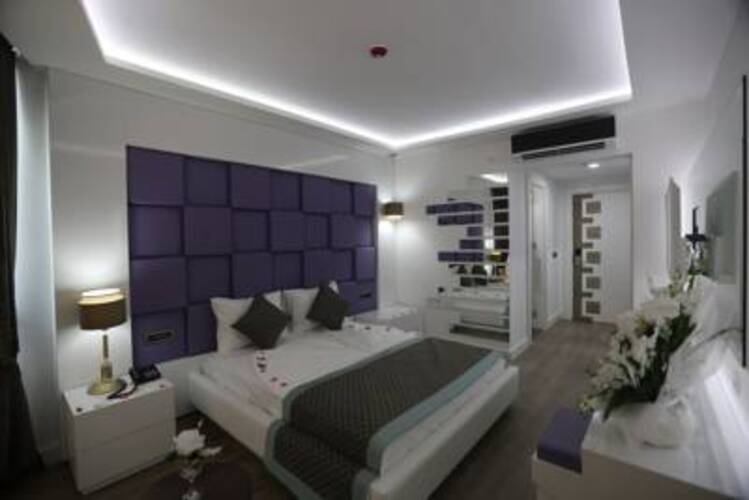 Elips Royal Hotel