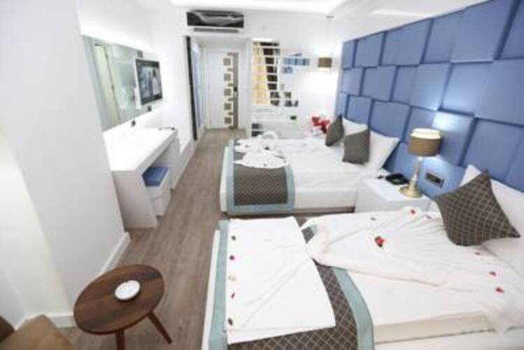 Elips Royal Hotel