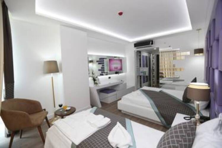 Elips Royal Hotel