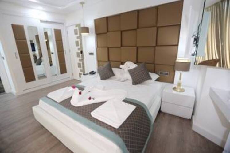 Elips Royal Hotel